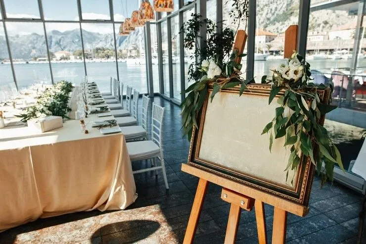 Naša preporuka za bolju organizaciju: Estetski i paktično dekorisana tabla na ulazu